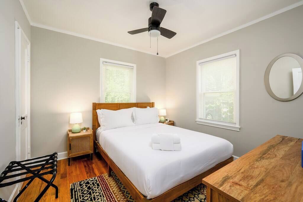 3 bedrooms, iron/ironing board, WiFi, bed sheets