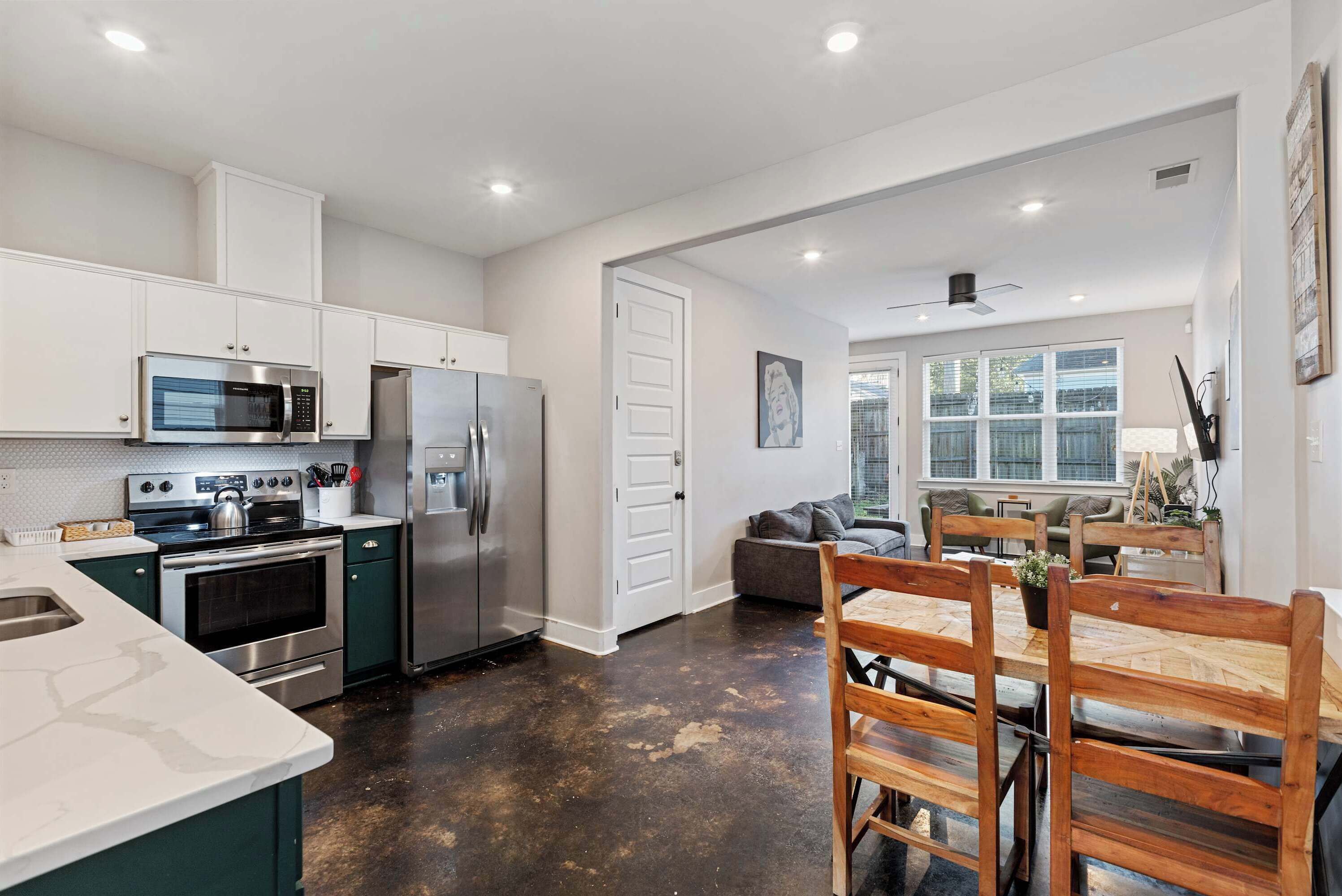 Frigorífic, microones, forn i placa de cuina 