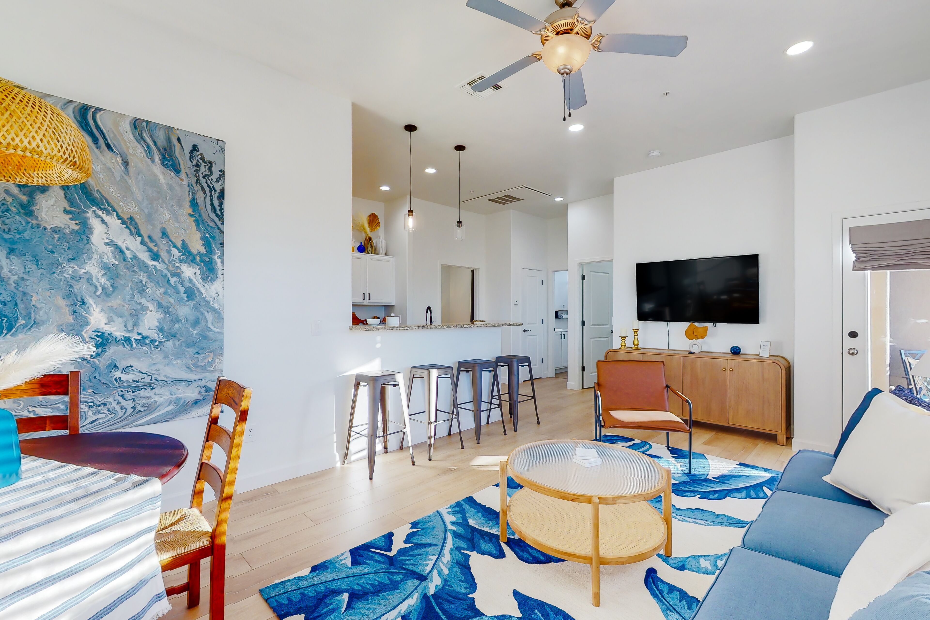 2nd-floor dog-friendly condo in great location with 2 balconies, hot tub, pool