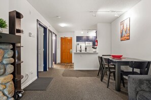 Dining - Reach Your Peak | Ski In/Ski Out | Pool | Hot Tub (Panorama)