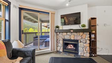 Télévision, cheminée