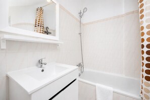 Bathtub, hair dryer, towels