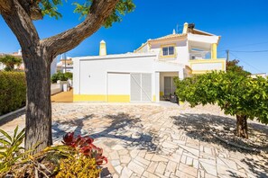 Exterior - Villa Brejos - Four Bedroom Villa, Sleeps 8 (Albufeira)