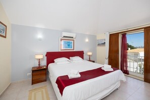4 bedrooms, iron/ironing board, WiFi, bed sheets - Villa Brejos - Four Bedroom Villa, Sleeps 8 (Albufeira)