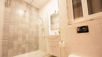 Suihku, hiustenkuivaaja