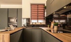 Køleskab, mikrobølgeovn, ovn, kogeplade