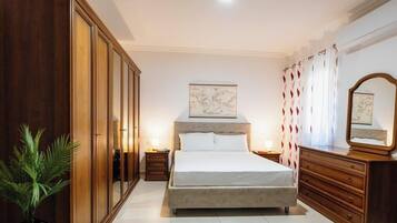 3 bedrooms, iron/ironing board, travel crib, WiFi