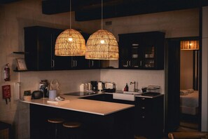 Geladeira, micro-ondas, fogão, cooktop