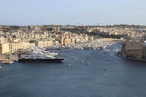 Marina - A traditional Maltese home in the Three Cities (Birgu)