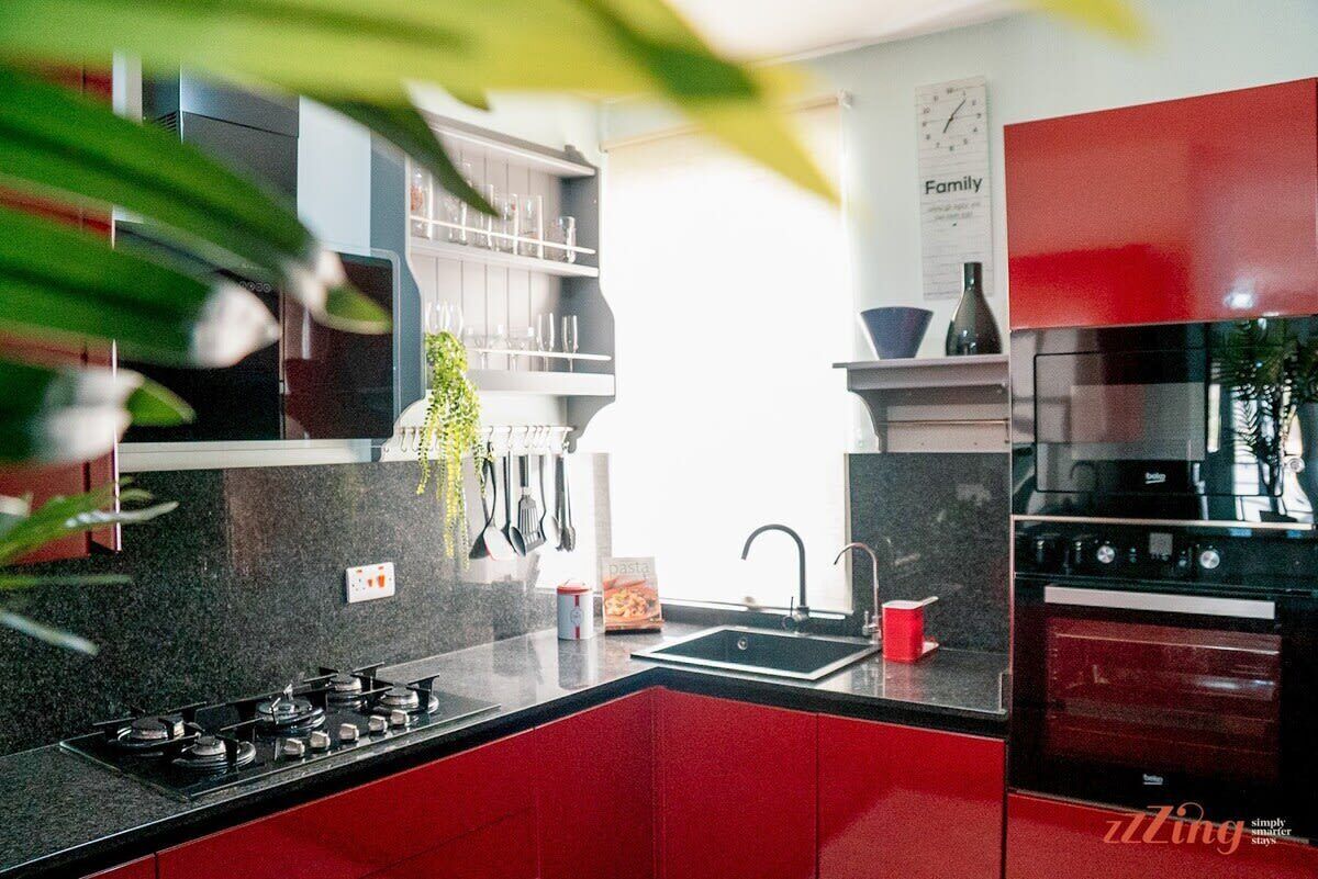 Køleskab, mikrobølgeovn, ovn, kogeplade