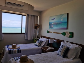 Apartamento | 2 quartos, escrivaninha, cortinas blackout