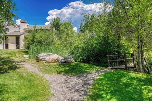 Avon condo · Riverfront family-friendly condo