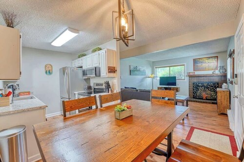 Riverfront family-friendly condo