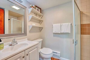 Bathtub - Avon condo · Cozy Avon Home by Beaver Creek (Avon)