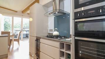 Fridge, dishwasher, electric kettle, toaster