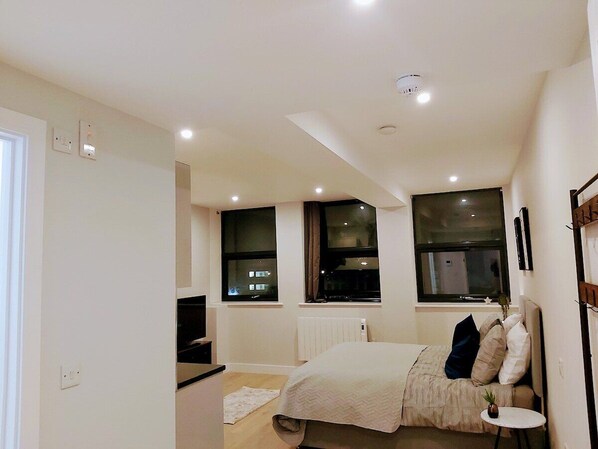 1 slaapkamer, een strijkplank/strijkijzer, gratis wifi, beddengoed