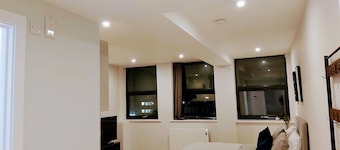 Market Haven 1 or 2 Bed studio