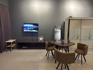Dining - Vertex Studio Wi-Fi & Netflix (Cyberjaya)
