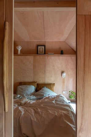 3 bedrooms, bed sheets