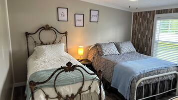 2 bedrooms, desk, iron/ironing board, WiFi
