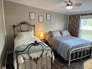 2 Schlafzimmer, Schreibtisch, Bügeleisen/Bügelbrett, WLAN