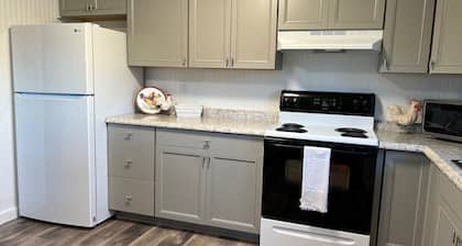 Cozy Sunset Cottage on the family farm near Cave Run Lake and Morehead State