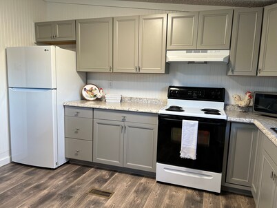 Cozy Sunset Cottage on the family farm near Cave Run Lake and Morehead State