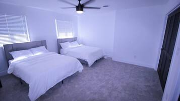 5 bedrooms, travel crib, internet