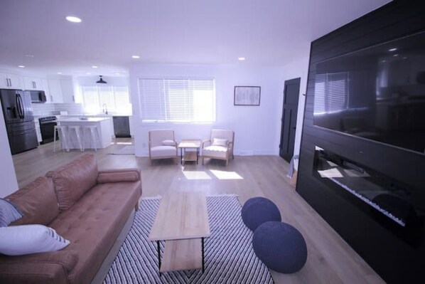 Smart TV, fireplace, video games - Prime on the Nine (Hays)