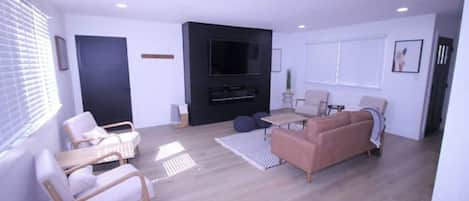 Smart TV, lareira, videogames