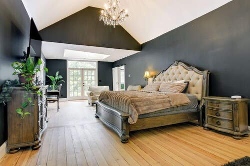 Spacious Durham Home w/ Fire Pit & Hot Tub!