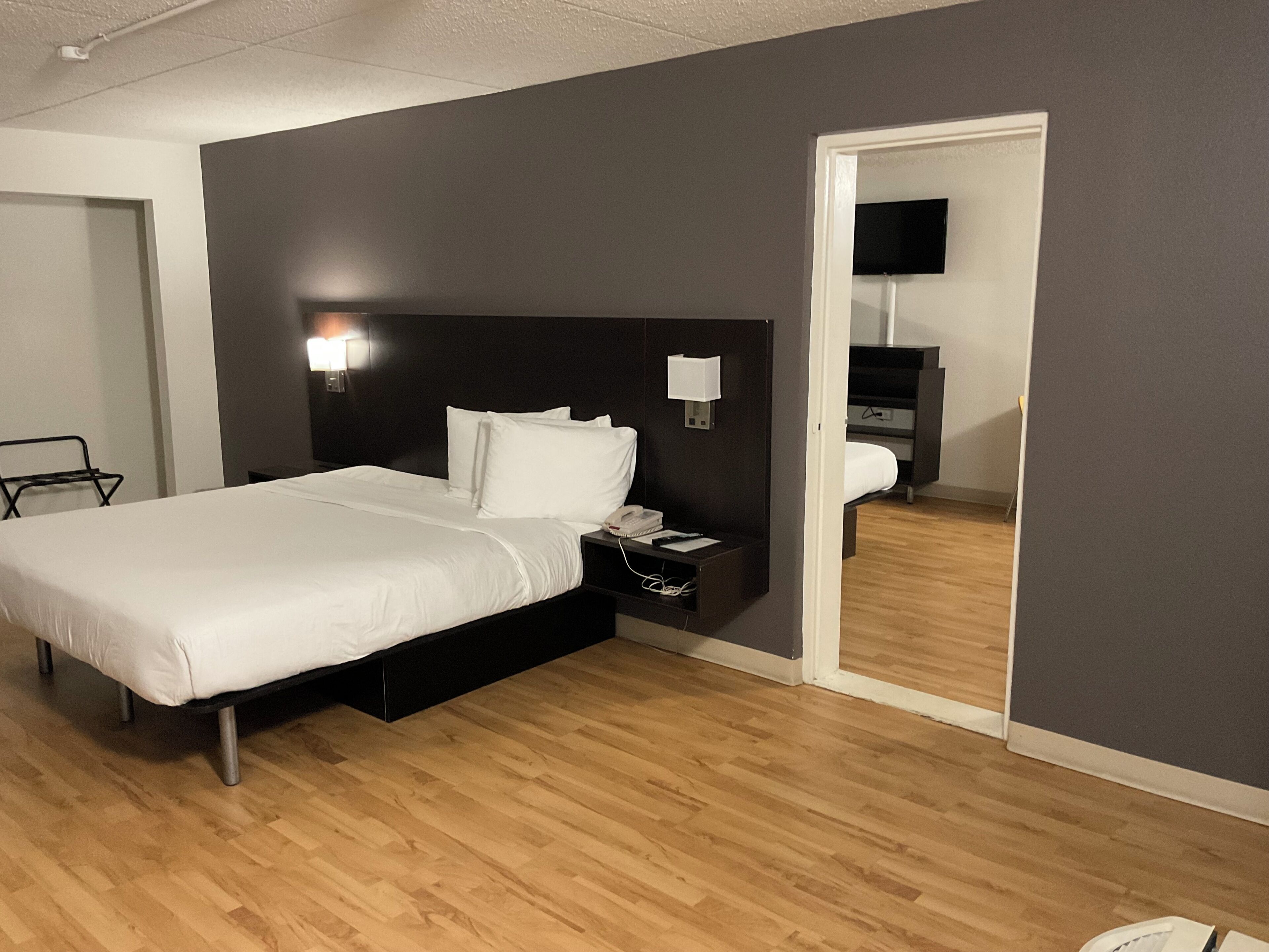 Egyptian cotton sheets, premium bedding, free WiFi, bed sheets