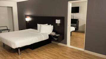 Egyptian cotton sheets, premium bedding, free WiFi, bed sheets