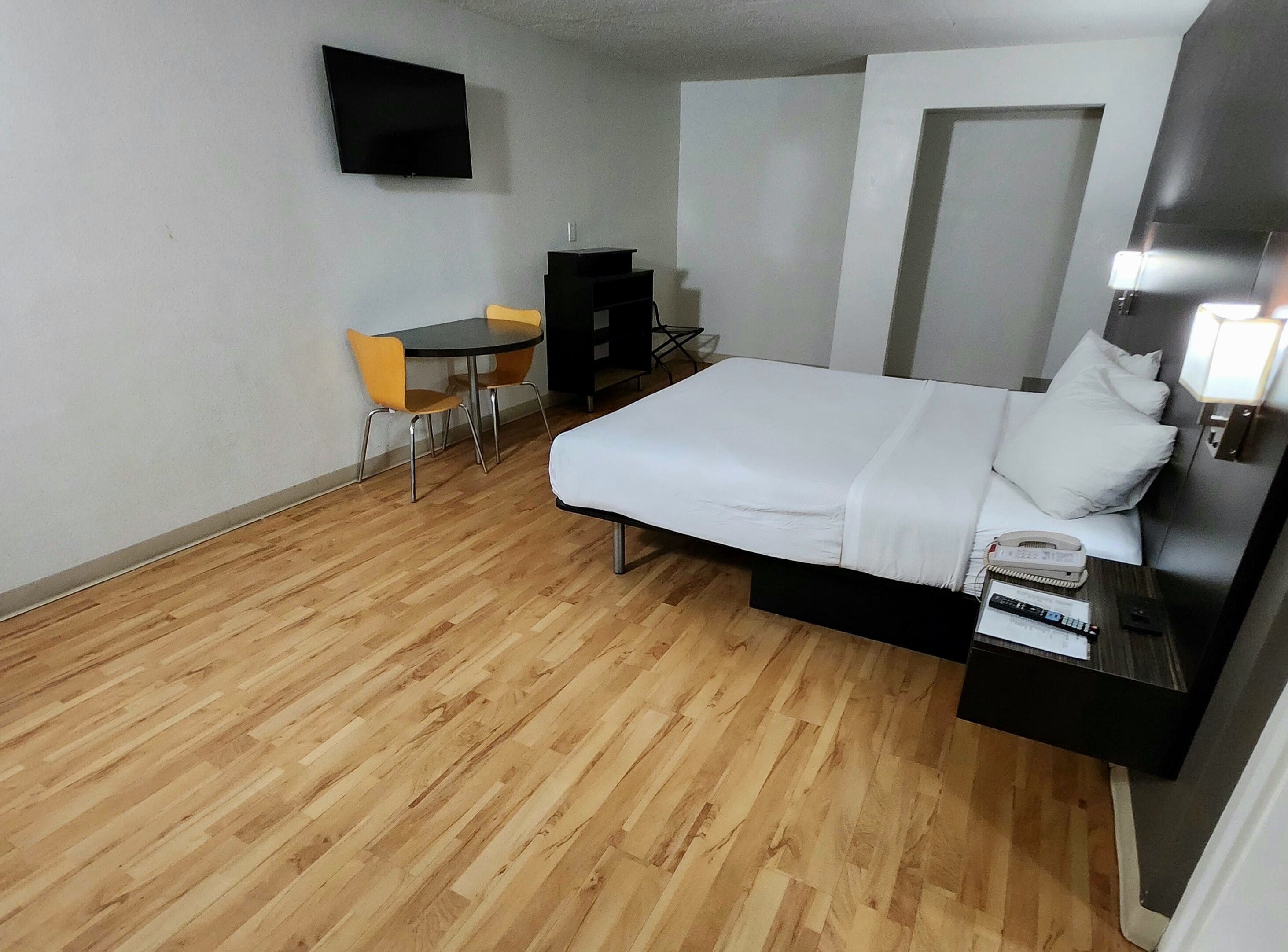Egyptian cotton sheets, premium bedding, free WiFi, bed sheets