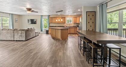 Spacious Home Sleeps 20! Dogs OK