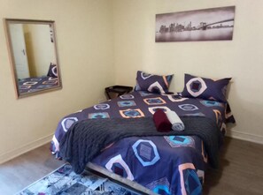 2 habitaciones, tabla de planchar con plancha, wifi y ropa de cama 