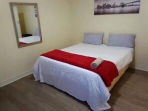 2 habitaciones, tabla de planchar con plancha, wifi y ropa de cama 