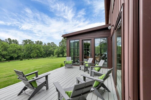 Hillside haven on expansive grounds, heated pool, firepit, bocce court and more!