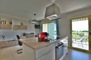 Refrigerador, microondas, horno y lavavajillas 