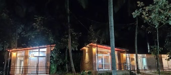 Lake side retreat with earthern cottages