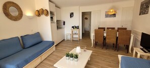 TV - Bright apartment with garden and sea view (Grimaud)