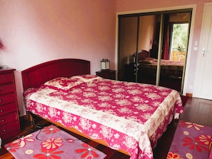 2 Schlafzimmer, Bügeleisen/Bügelbrett