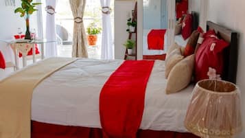 Premium bedding, in-room safe, desk, laptop workspace