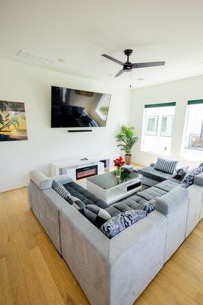 Living area - Your Dream Room!! (Houston)