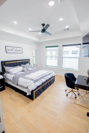 1 bedroom, iron/ironing board, WiFi, bed sheets - Your Dream Room!! (Houston)