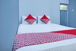 Phòng đôi Deluxe | Bàn, khu vực làm việc phù hợp cho laptop