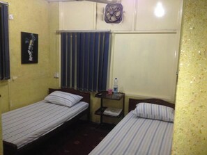Deluxe Double Room | Iron/ironing board, free WiFi - Mughal Hotel (Sargodha)