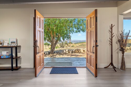 Traveler’s Dream! Lux Wine Country Escape