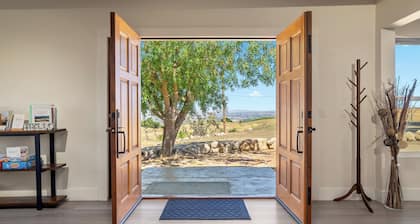 Traveler’s Dream! Lux Wine Country Escape