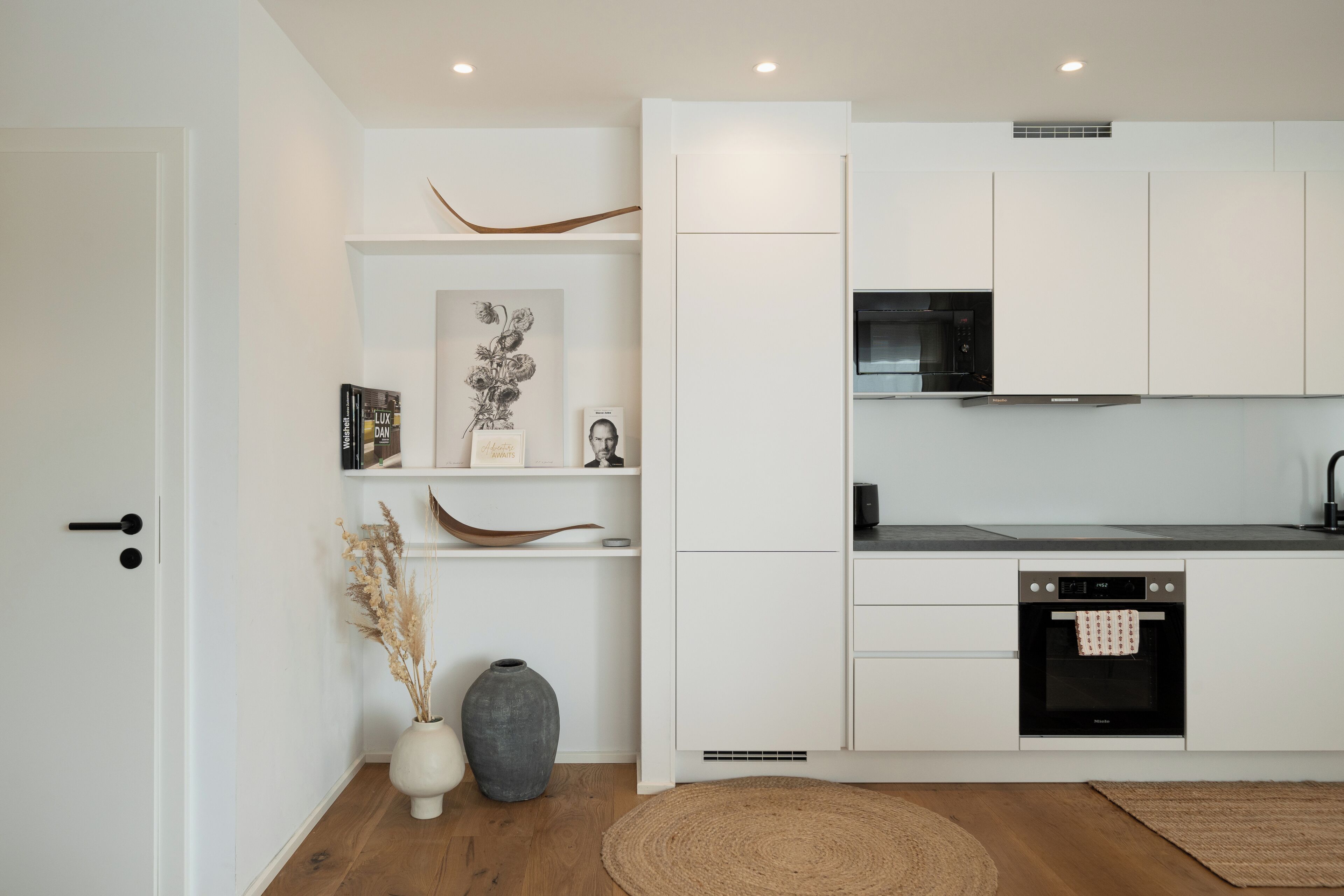 Premium two-bedroom Apartment | Cuisine privée | Réfrigérateur grande capacité avec congélateur, four à micro-ondes